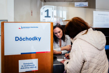 Ombudsman v&scaron;ak upozornil, že preddavkov&aacute; v&yacute;plata nesmie sl&uacute;žiť ako d&ocirc;vod na odklad rozhodnutia či neod&ocirc;vodnen&eacute; predlžovanie konania. FOTO: TASR/Miroslava Spodniakov&aacute;
