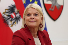 Rak&uacute;ska ministerka obrany Klaudia Tanner. FOTO: REUTERS