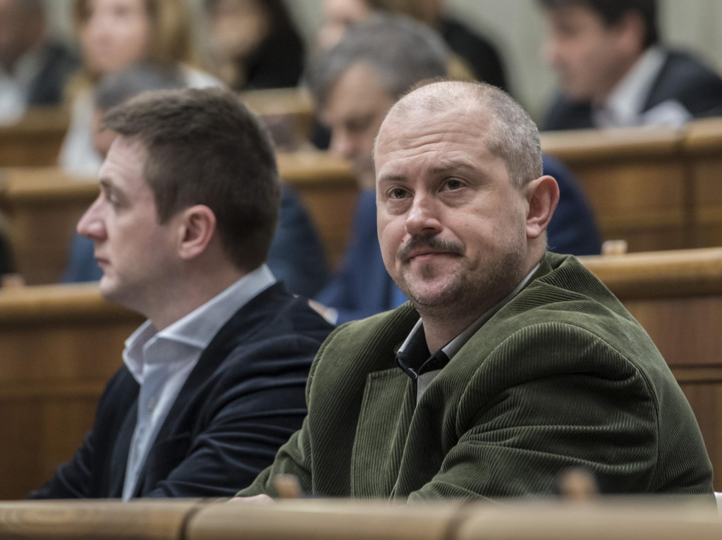 Vpravo Mari&aacute;n Kotleba ako poslanec ĽSNS v roku 2016. FOTO TASR/Martin Baumann