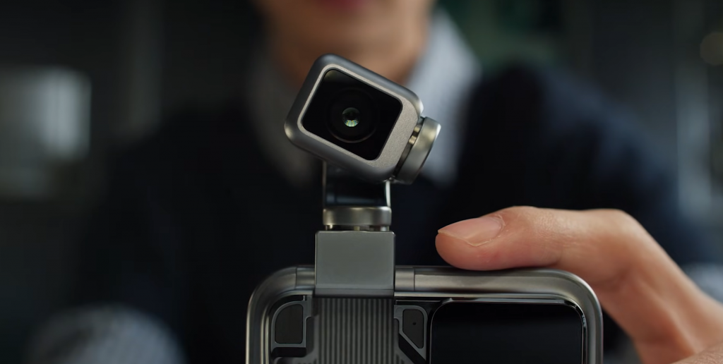 Honor sa s telef&oacute;nom pok&uacute;&scaron;a prenikn&uacute;ť do sveta filmu. FOTO: YouTube/UK HONOR