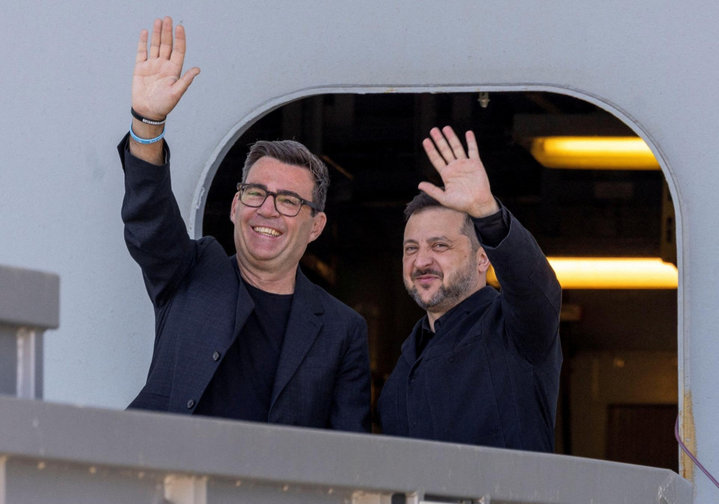 Britsk&yacute; premi&eacute;r Andy Burnham a ukrajinsk&yacute; prezident Volodymyr Zelenskiy. FOTO: REUTERS