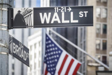 Označenie sl&aacute;vnej Wall Street na Manhattane v New Yorku. FOTO: Dreamstime
