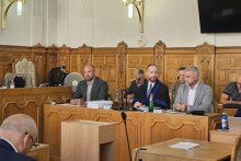 Obžalovan&yacute; Tibor Ga&scaron;par, jeho obhajca Marek Para a obžalovan&yacute; Norbert B&ouml;d&ouml;r.

FOTO: HN/Katar&iacute;na &Scaron;elestiakov&aacute;