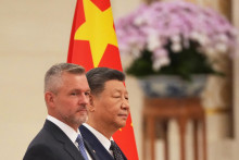 Slovensk&yacute; prezident Peter Pellegrini (vľavo) a č&iacute;nsky prezident Si Ťin-pching. FOTO TASR/AP
