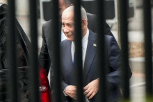 Izraelsk&yacute; premi&eacute;r Benjamin Netanjahu prich&aacute;dza do Bieleho domu. FOTO: REUTERS