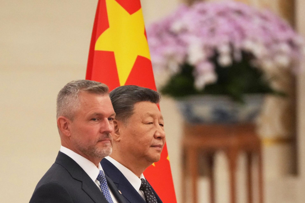 Slovensk&yacute; prezident Peter Pellegrini (vľavo) a č&iacute;nsky prezident Si Ťin-pching. FOTO TASR/AP