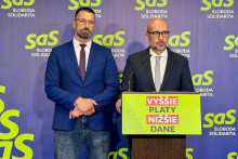 Zľava podpredseda SaS a poslanec N&aacute;rodnej rady Mari&aacute;n Viskupič a poslanec Karol Galek. FOTO: HN/Akos Cs&eacute;pl&ouml;