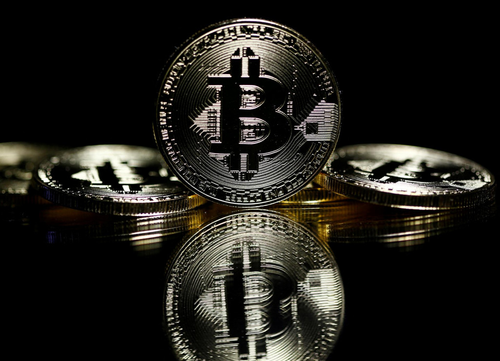 Eur&oacute;pske pravidl&aacute; pre kryptoakt&iacute;va platia naplno vo v&scaron;etk&yacute;ch člensk&yacute;ch &scaron;t&aacute;toch Eur&oacute;pskej &uacute;nie od 1. j&uacute;la 2026, na Slovensku sa v&scaron;ak začali uplatňovať už od 30. decembra 2025. FOTO: REUTERS