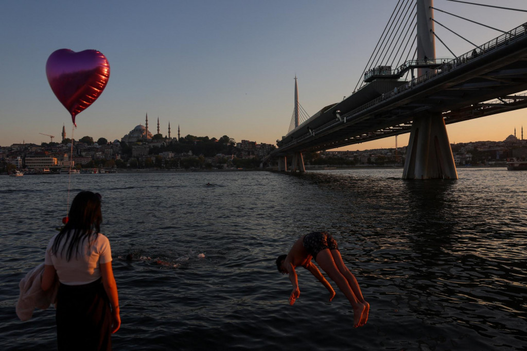 Pri pobyte s all inclusive v Turecku je bal&iacute;k služieb od cestovnej kancel&aacute;rie často v&yacute;hodnej&scaron;&iacute;, než k&uacute;pa letenky a ubytovania zvl&aacute;&scaron;ť. FOTO: REUTERS