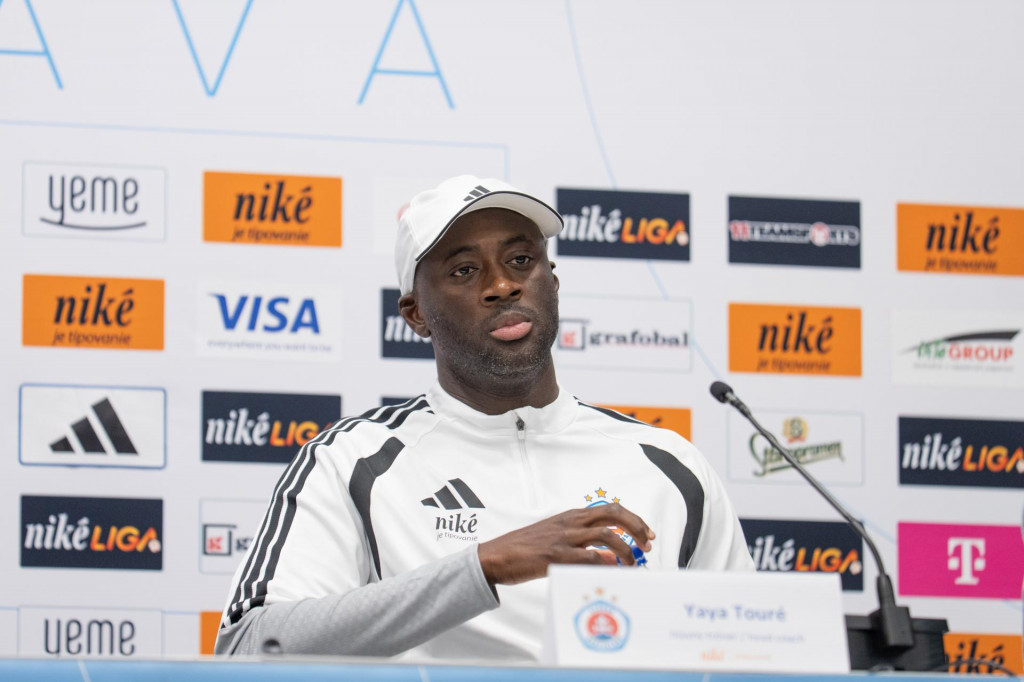 Yaya Tour&eacute; d&aacute;va od začiatku pr&iacute;pravy pr&iacute;ležitosť mlad&yacute;m hr&aacute;čom. FOTO TASR/Ľ. Filc