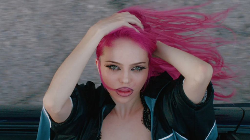Slovenka AD&Eacute;LA spustila svetov&yacute; TikTok trend