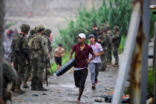 Do &scaron;panielskej Ceuty na severe Afriky vst&uacute;pilo za posledn&yacute;ch 24 hod&iacute;n podľa odhadov približne 49-tis&iacute;c migrantov. FOTO: Reuters