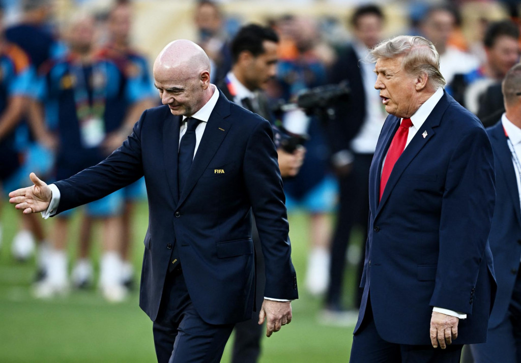 Americk&yacute; prezident Donald Trump a prezident FIFA Gianni Infantino. FOTO: Reuters