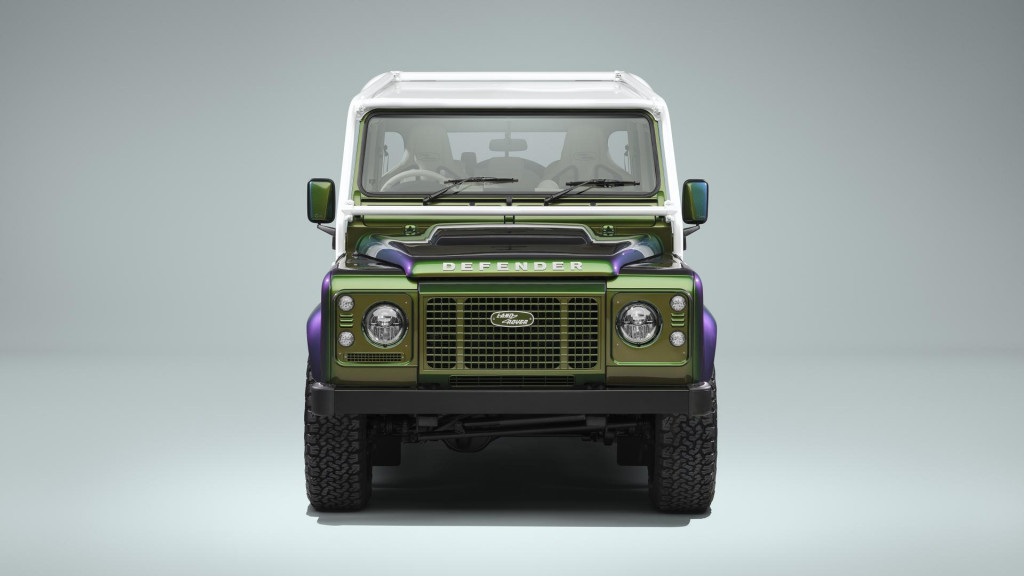 CLASSIC DEFENDER V8 110 DOUBLE CAB PICK UP