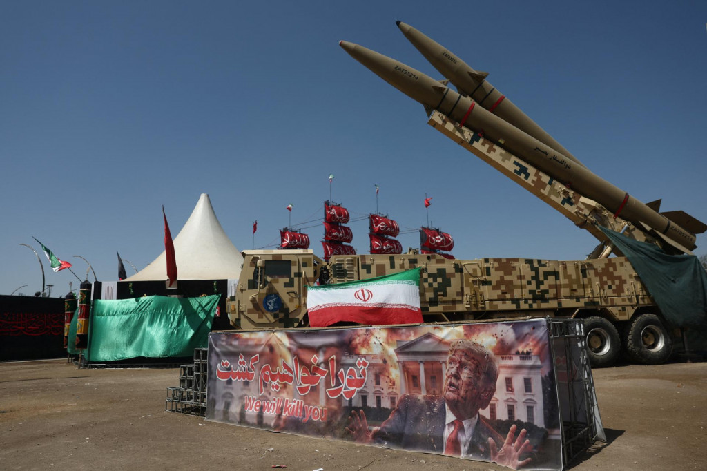 Ir&aacute;n a USA tento t&yacute;ždeň po dňoch pokoja v bojoch obnovili nočn&eacute; prestrelky, hoci v noci z piatka na sobotu neboli hl&aacute;sen&eacute; žiadne &uacute;dery. FOTO: REUTERS