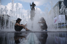 Klimatick&aacute; zmena k n&aacute;m priniesla teploty nad 40 stupňov. FOTO: Reuters
