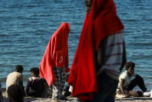 Niektor&iacute; migranti sa odmietaj&uacute; vr&aacute;tiť do Maroka. FOTO: Reuters
