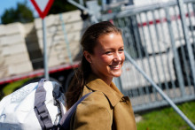 D&aacute;nska princezn&aacute; Isabella prich&aacute;dza na prv&yacute; deň vojenskej služby v Hus&aacute;rskom gardovom pluku v d&aacute;nskom Slagelse 3. augusta 2026. FOTO: TASR/AP