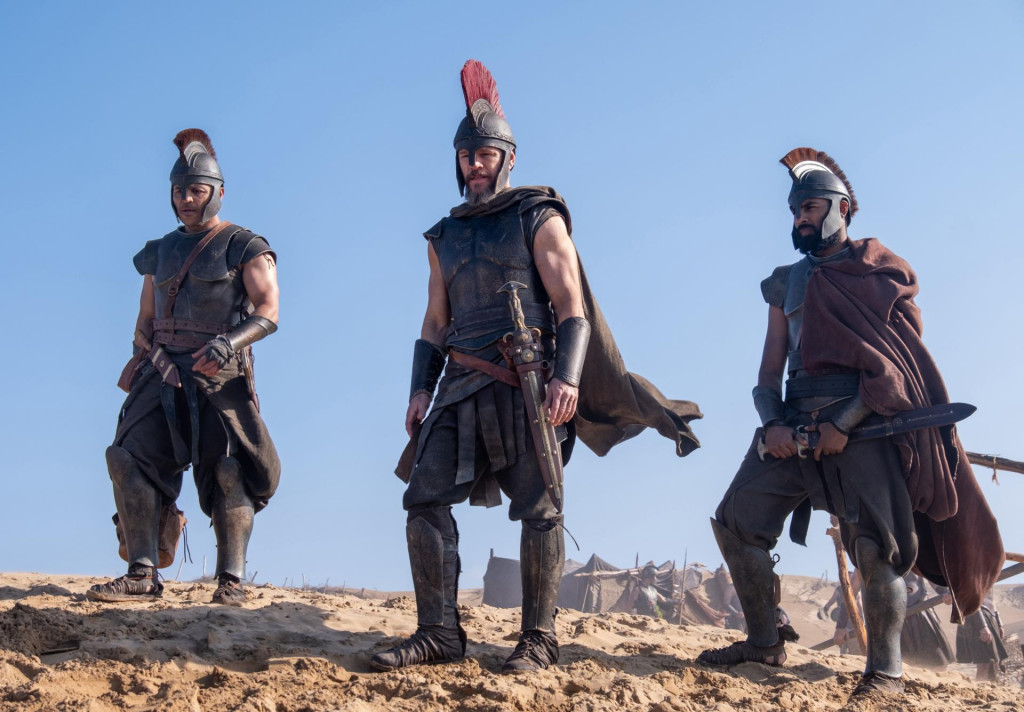 Jimmy Gonzales, Matt Damon a Himesh Patel počas nakr&uacute;cania Nolanovej veľkolepej adapt&aacute;cie Hom&eacute;rovej Odysey. FOTO: arch&iacute;v Mafra