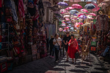 Vy&scaron;e 750-tis&iacute;cov&yacute; La Paz v&aacute;m vyraz&iacute; dych svojou pestrofarebnosťou. FOTO: Patrik Hlavanda
