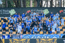 Na sn&iacute;mke fan&uacute;&scaron;ikovia Slovana prv&eacute;ho z&aacute;pasu 3. predkola Ligy majstrov Mj&auml;llby AIF - &Scaron;K Slovan Bratislava vo &scaron;v&eacute;dskom H&auml;lleviku. FOTO: TASR/Jaroslav Nov&aacute;k