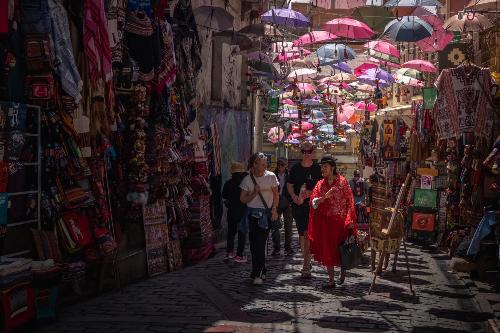 Vy&scaron;e 750-tis&iacute;cov&yacute; La Paz v&aacute;m vyraz&iacute; dych svojou pestrofarebnosťou. FOTO: Patrik Hlavanda