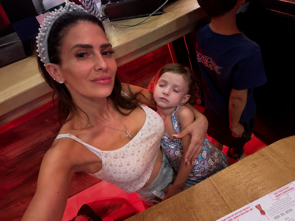 Hilaria Baldwin priznala z&aacute;vislosť, ktor&aacute; ju sprev&aacute;dzala od &uacute;tleho detstva.
