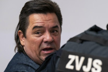 Mari&aacute;n Kočner odch&aacute;dza z hlavn&eacute;ho pojedn&aacute;vania s Ladislavom Ba&scaron;tern&aacute;kom. FOTO: TASR/Jakub Kotian