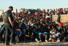 Napriek tomu, že v centre je zrejm&eacute; upokojenie po tom, čo odtiaľ zmizli migranti, jeden z obyvateľov Ceuty povedal telev&iacute;zii RTVE, že je to ako apokalypsa. FOTO: REUTERS