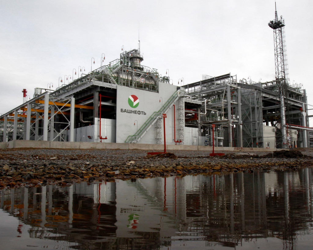 Rafin&eacute;ria Novoil spoločnosti Ba&scaron;nefť v stredoruskom meste Ufa. FOTO: REUTERS