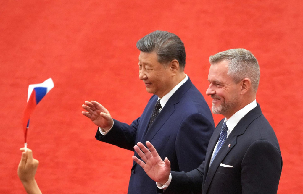 Prezident Peter Pellegrini s č&iacute;nskym n&aacute;protivkom Si Ťin-pchingom. FOTO: Reuters