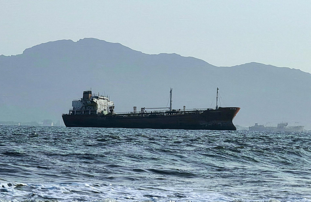 H&uacute;s&iacute;ovci vyhl&aacute;sili, že bud&uacute; eskalovať svoje &uacute;toky na severn&uacute; časť Červen&eacute;ho mora, kam Saudsk&aacute; Ar&aacute;bia v reakcii na blok&aacute;du smeruje svoje ropn&eacute; tankery z juhu. FOTO: Reuters