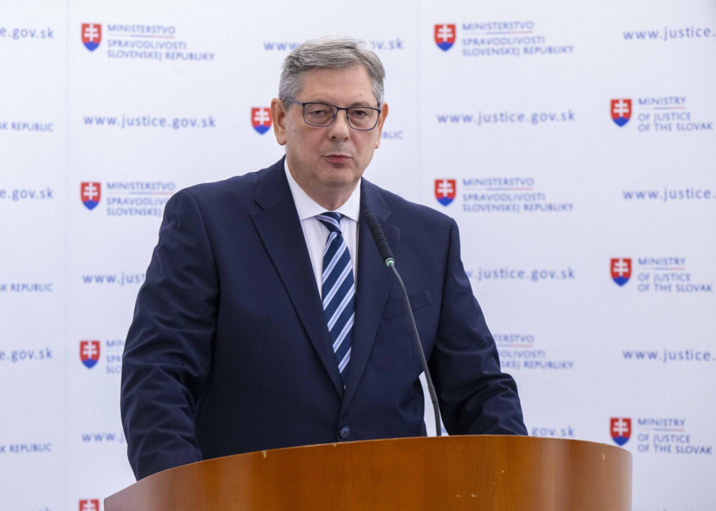 Minister spravodlivosti Boris Susko (Smer-SD) počas tlačovej konferencie na t&eacute;my V&yacute;sledky dohľadu v pr&iacute;pade Gelnica. FOTO: TASR/Jakub Kotian