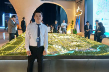 Maruf Erga&scaron;ev predstavil trojrozmern&yacute; urbanistick&yacute; model projektu New Tashkent City počas Ta&scaron;kentsk&eacute;ho medzin&aacute;rodn&eacute;ho investičn&eacute;ho f&oacute;ra 2026. FOTO: HN/Pavel Novotn&yacute;