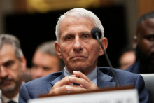 Anthony Fauci, ktor&yacute; bol hlavn&yacute;m lek&aacute;rskym poradcom Bieleho domu v rokoch pand&eacute;mie. FOTO: Reuters