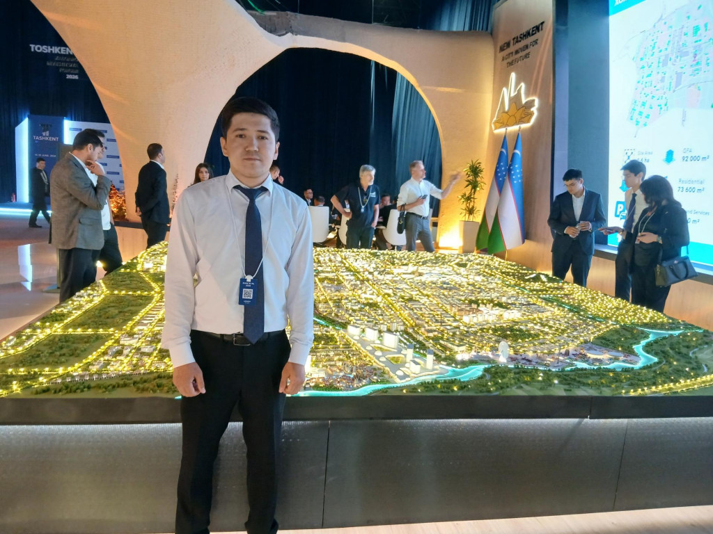 Maruf Erga&scaron;ev predstavil trojrozmern&yacute; urbanistick&yacute; model projektu New Tashkent City počas Ta&scaron;kentsk&eacute;ho medzin&aacute;rodn&eacute;ho investičn&eacute;ho f&oacute;ra 2026. FOTO: HN/Pavel Novotn&yacute;