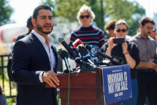 Abdul El-Sayed po v&iacute;ťazstve v prim&aacute;rkach. FOTO: Reuters