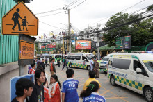 Nateraz nezn&aacute;my počet os&ocirc;b bol v piatok zabit&yacute; počas streľby v &scaron;kole v thajskej provincii Nonthaburi, ktor&aacute; sa nach&aacute;dza v bl&iacute;zkosti hlavn&eacute;ho mesta Bangkok. FOTO: Reuters