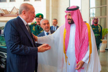 Tureck&eacute;ho prezidenta Tayyipa Erdogana prijal saudskoarabsk&yacute; korunn&yacute; princ Mohammed bin Salm&aacute;n. FOTO: Reuters