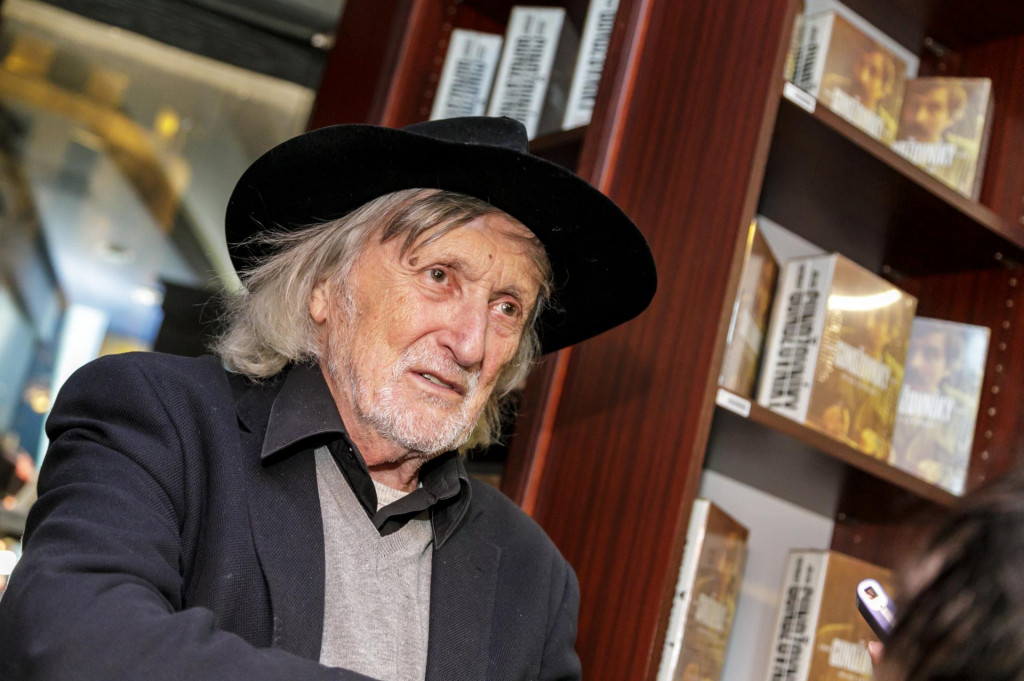 Režis&eacute;r Juraj Jakubisko počas uvedenia knihy Juraj Jakubisko: Perinbaba v Bratislave. FOTO: TASR/Dano Veselsk&yacute;