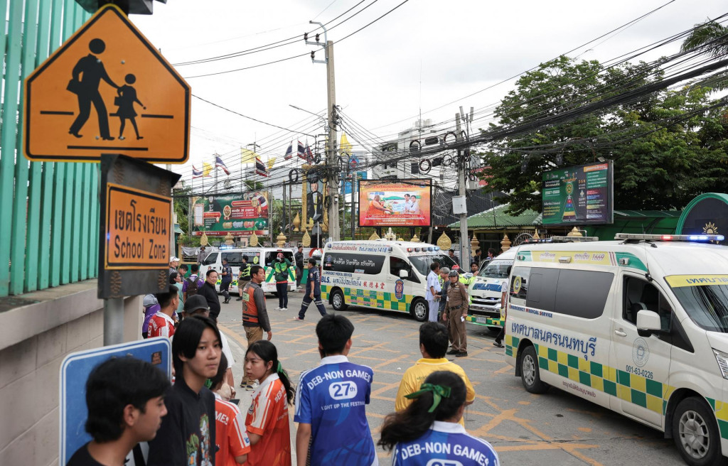 Nateraz nezn&aacute;my počet os&ocirc;b bol v piatok zabit&yacute; počas streľby v &scaron;kole v thajskej provincii Nonthaburi, ktor&aacute; sa nach&aacute;dza v bl&iacute;zkosti hlavn&eacute;ho mesta Bangkok. FOTO: Reuters