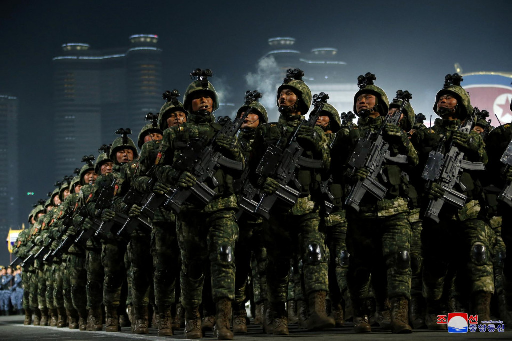 Sevorek&oacute;rejsk&iacute; vojaci. FOTO: Reuters/KCNA