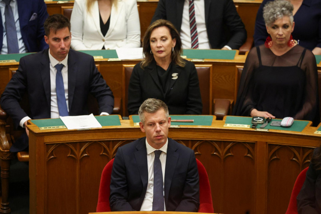 Maďarsk&yacute; premi&eacute;r P&eacute;ter Magyar m&aacute; probl&eacute;m. Vyrie&scaron;iť ho chce voľbou nov&eacute;ho prezidenta. FOTO: Reuters/B. Szabo