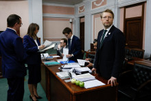 Chairman of Russia&lsquo;s Yabloko political party Nikolai Rybakov attends a hearing of the Supreme Court held to consider a lawsuit to bar the party from contesting the September parliamentary elections over alleged breaches of campaigning rules and other violations in Moscow, Russia, August 10, 2026. REUTERS/Yulia Morozova FOTO: Yulia Morozova