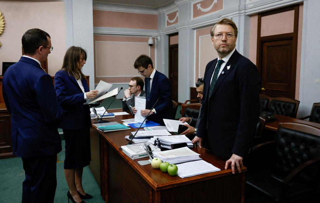 Chairman of Russia&lsquo;s Yabloko political party Nikolai Rybakov attends a hearing of the Supreme Court held to consider a lawsuit to bar the party from contesting the September parliamentary elections over alleged breaches of campaigning rules and other violations in Moscow, Russia, August 10, 2026. REUTERS/Yulia Morozova FOTO: Yulia Morozova