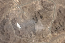 Vlani v j&uacute;ni Izrael a Spojen&eacute; &scaron;t&aacute;ty počas takzvanej 12-dňovej vojny proti Ir&aacute;nu za&uacute;točili okrem in&eacute;ho na jadrov&eacute; zariadenia vo Forde, Natanze a Isfah&aacute;ne. FOTO: Planet Labs PBC, AP