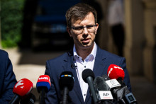 Predseda parlamentnej frakcie Fidesz J&aacute;nos B&oacute;ka vyhl&aacute;sil, že Baka nie je hodn&yacute; &uacute;radu prezidenta republiky. FOTO: REUTERS