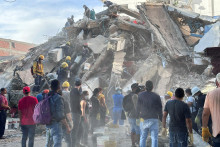 Zemetrasenie o sile 7,4 stupňa zasiahlo takzvan&yacute; k&aacute;vov&yacute; regi&oacute;n. FOTO: REUTERS