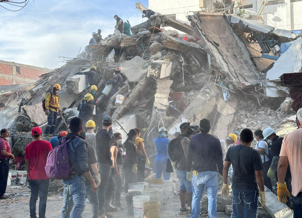 Zemetrasenie o sile 7,4 stupňa zasiahlo takzvan&yacute; k&aacute;vov&yacute; regi&oacute;n. FOTO: REUTERS