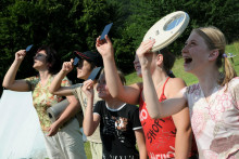 &Uacute;častn&iacute;ci astronomickej exped&iacute;cie sleduj&uacute; 1. augusta 2008 čiastočn&eacute; zatmenie Slnka.
